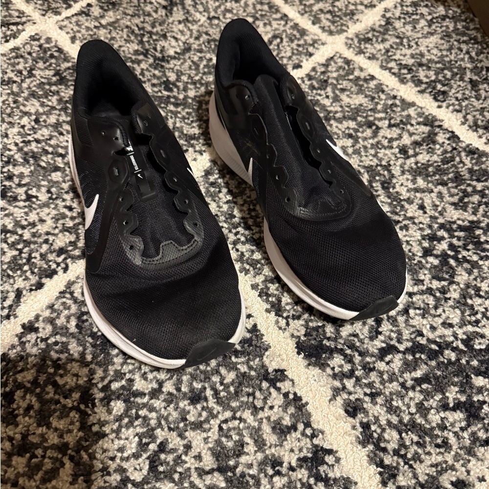 Nike Men’s Nike Downshifter Black and White Sneakers